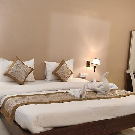 Hotel Shree Krishna Jungle Resort Khajuraho Bagian luar foto
