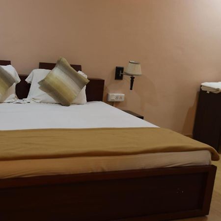 Hotel Shree Krishna Jungle Resort Khajuraho Bagian luar foto