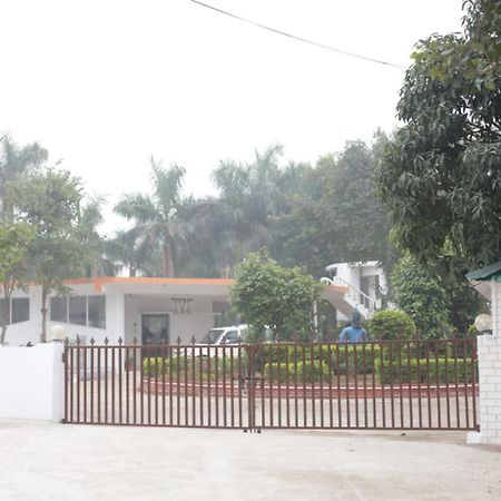 Hotel Shree Krishna Jungle Resort Khajuraho Bagian luar foto